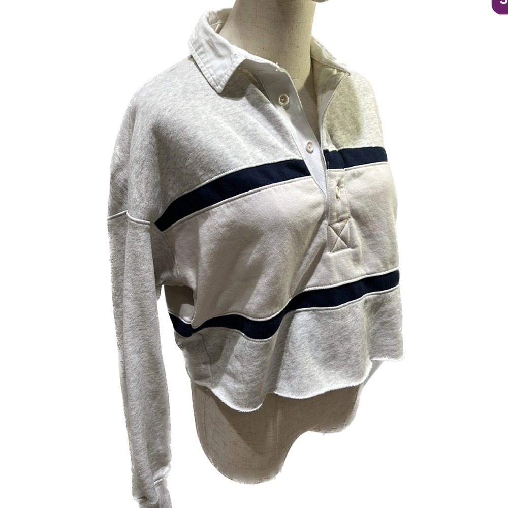 Abercrombie rugby style cropped sweatshirt. Size xs